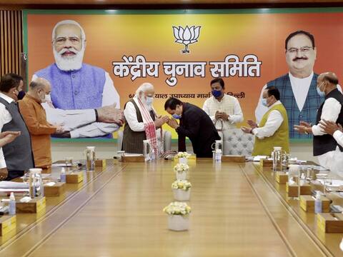 पीएम मोदी की मौजूदगी में बीजेपी CEC की बैठक जारी, पहले असम फिर बंगाल पर होगा मंथन पीएम मोदी की मौजूदगी में बीजेपी CEC की बैठक जारी, पहले असम फिर बंगाल पर होगा मंथन