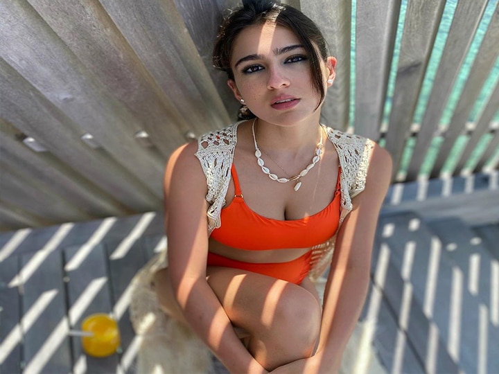 Sara Ali Khan Share Bikini Photo On Instagram | Sara Ali Khan की बिकिनी फोटो ने फैन्स के उड़ाए होश, तस्वीर हुई वायरल