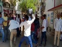 Bihar News: चोरी की मोबाइल के साथ पकड़े गए युवक की जमकर पिटाई, पुलिस ने बचाई जान