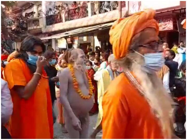 Kumbh Mela 2021: हरिद्वार में धूमधाम से निकली जूना अखाड़े की पेशवाई, नागा बाबा रहे आकर्षण का केंद्र juna akhara peshwai in haridwar kumbh 2021 ANN Kumbh Mela 2021: हरिद्वार में धूमधाम से निकली जूना अखाड़े की पेशवाई, नागा बाबा रहे आकर्षण का केंद्र