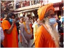 Kumbh Mela 2021: हरिद्वार में धूमधाम से निकली जूना अखाड़े की पेशवाई, नागा बाबा रहे आकर्षण का केंद्र