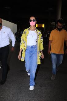 Shraddha Kapoor ने पैपराजी के साथ सेलिब्रेट किया बर्थडे, मालदीव से लौटते ही एयरपोर्ट पर काका केट, देखें तस्वीरें