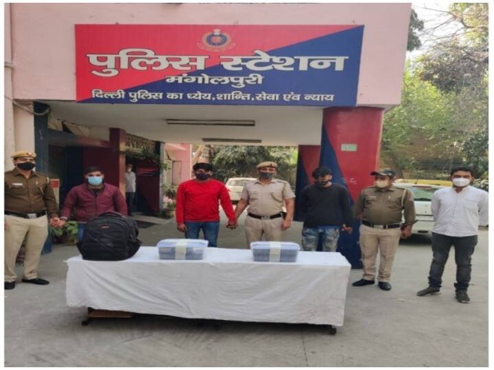दिल्ली पुलिस ने 40 लाख की लूट की वारदात को सुलझाया, पैसे हड़पने के लिए की गयी थी फर्जी कॉल Delhi Police solved the robbery of 40 lakhs two employees were robbed from owner ANN दिल्ली पुलिस ने 40 लाख की लूट की वारदात को सुलझाया, पैसे हड़पने के लिए की गयी थी फर्जी कॉल