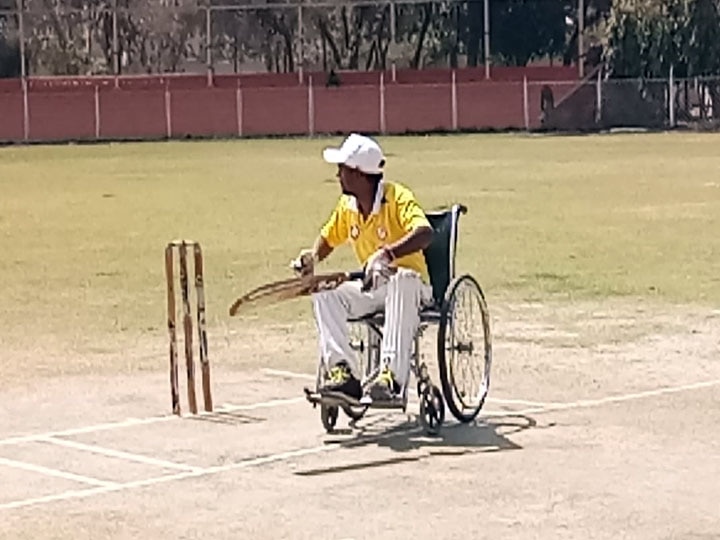 divyang cricket tournament in varanasi ann वाराणसी में दिव्यांगों ने लगाए चौके और छक्के, समाज को दिया संदेश, उत्साहित नजर आए लोग