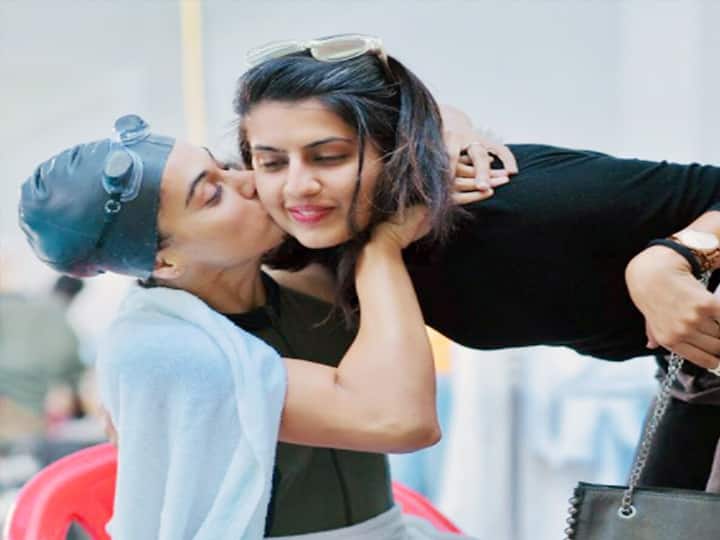 बॉलीवुड एक्ट्रेस तापसी पन्नू के करियर ग्राफ में दिन प्रतिदिन बढ़ोतरी होती जा रही है. इन दिनों उनकी कई फिल्में लाइन से लगी हुई है. इतना ही नहीं उन्होंने फिल्मों में बेहतरीन किरदार निभाकर अपनी अच्छी-खासी फैन फॉलोइंग बना ली है. हालांकि, उनकी छोटी बहन शगुन पन्नू की भी फैन फॉलोइंग में कोई कमी नहीं है.