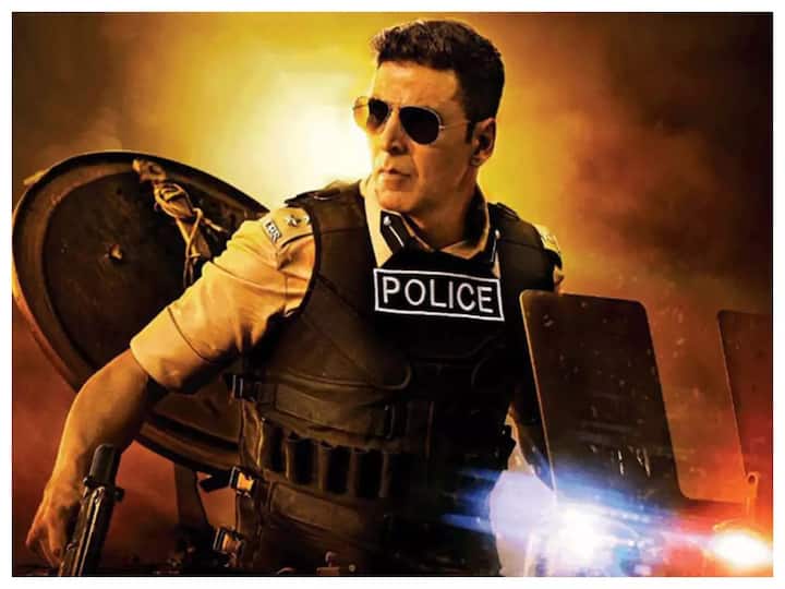 सूर्यवंशी : रोहित शेट्टी की बहुप्रतीक्षित फिल्म ‘सूर्यवंशी’ में अक्षय कुमार लीड रोले में नज़र आएंगे. 'सूर्यवंशी’ का ट्रेलर ही काफी धमाकेदार है, ऐसे में समझा जा सकता है कि फिल्म में एक्शन सीन्स की भरमार देखने को मिलेगी. बता दें कि यह फिल्म 2 अप्रैल 2021 को रिलीज की जाएगी. 