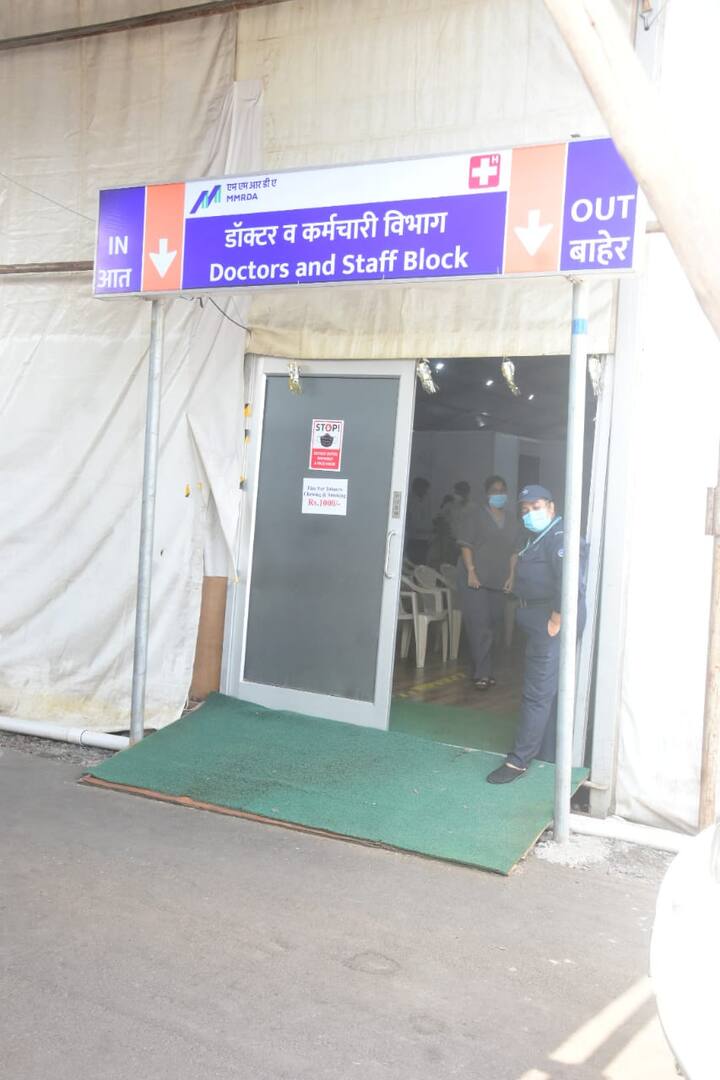 इस तस्वीर में आप वो सेंटर देख सकते हैं जहां सैफ ने वैक्सीन लगवाई है. (Photo credit: Manav Manglani)