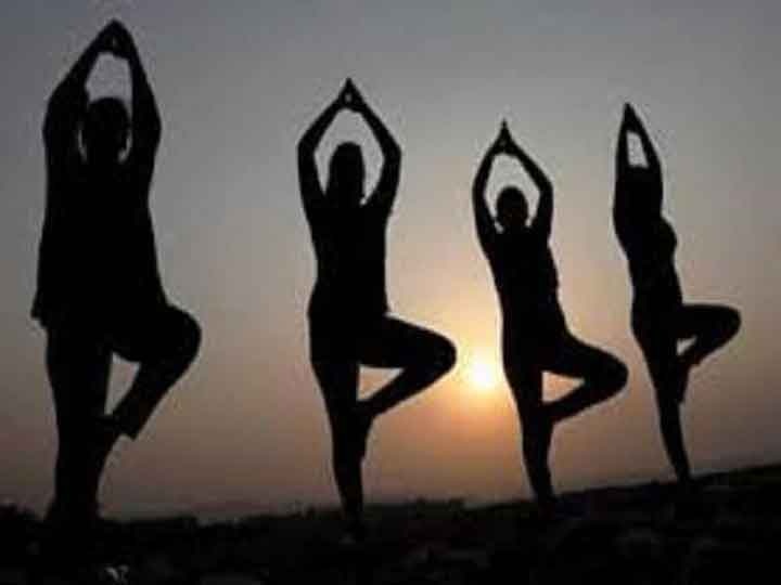 Follow these 4 rules while doing yoga otherwise it may cause harm Health Tips: योग करते समय जरूर करें इन 4 नियमों का पालन, नहीं तो शरीर को पहुंच सकता है नुकसान