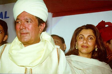 राजेश खन्ना हमेशा अपनी पत्नी को खुश रखना चाहते थे. हालांकि, दोनों के बीच की दरार छोटी-छोटी बातों पर बढ़ती ही जा रही थी.