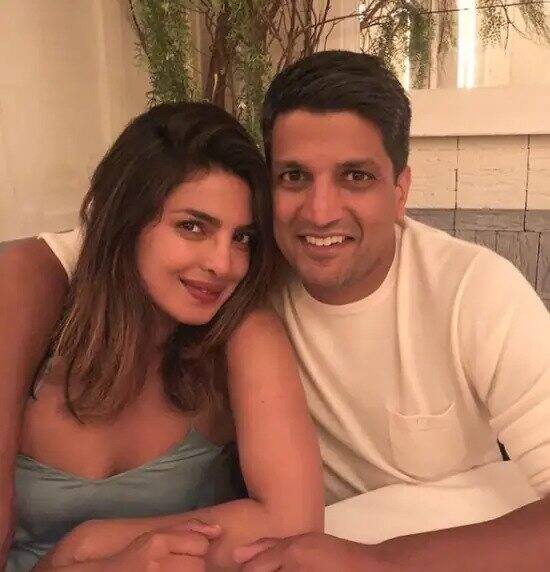 बता दें कि इस पोस्ट पर बॉलीवुड एक्टर फरहान अख्तर सहित कई अन्य सेलेब्रिटीज ने भी कमेंट किया है. सभी प्रियंका को इस रेस्तरां की शुरुआत के लिए बधाई दी है. 