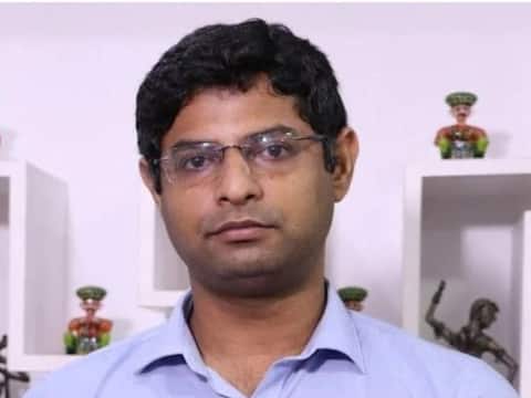 IAS Success Story: पांच साल तक प्राइवेट नौकरी करने के बाद परितोष ने चुना UPSC का रास्ता, चौथे प्रयास में मिली सफलता IAS Success Story: पांच साल तक प्राइवेट नौकरी करने के बाद परितोष ने चुना UPSC का रास्ता, चौथे प्रयास में मिली सफलता