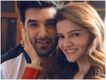 पारस छाबड़ा के साथ हाथों में लाल चुड़ा पहनकर रोमांटिक पोज देती नजर आई Rubina Dilaik, फैन्स ने पूछा- चल क्या रहा है?