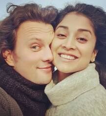 पति के साथ हॉलीडे एन्जॉय कर रही हैं Shriya Saran, रोमांटिक तस्वीरें हो रही हैं वायरल