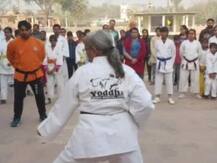 इनके लिए सिर्फ नंबर है उम्र, मार्शल आर्ट की ट्रेनिंग ले रही हैं 66 साल की जागृति वर्मा, महिलाओं को देती हैं ये संदेश