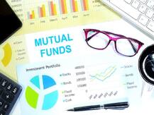 निवेशकों का म्यूचुअल फंड से निकलना जारी, क्या आप को बने रहना चाहिए?