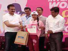 Womens Day 2021: नोएडा में हुआ पिंक मैराथन का आयोजन, महिलाओं और बच्चियों ने लिया भाग