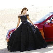 Women’s Day: Urvashi Rautela ने ब्लैक फेदर ड्रेस में ढ़ाया कहर, देखें ग्लैमरस फोटोज