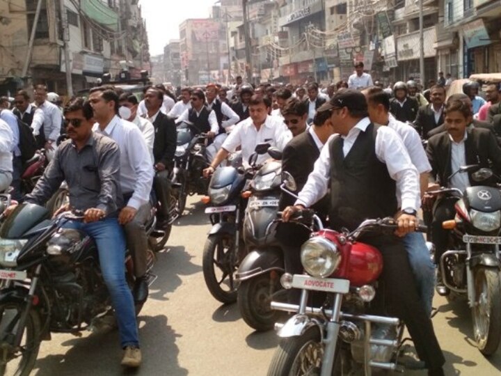 High court lawyers hold bike rally, announces closure of Prayagraj tomorrow ANN हाई कोर्ट के वकीलों ने निकाली बाइक रैली, कल प्रयागराज बंद का एलान