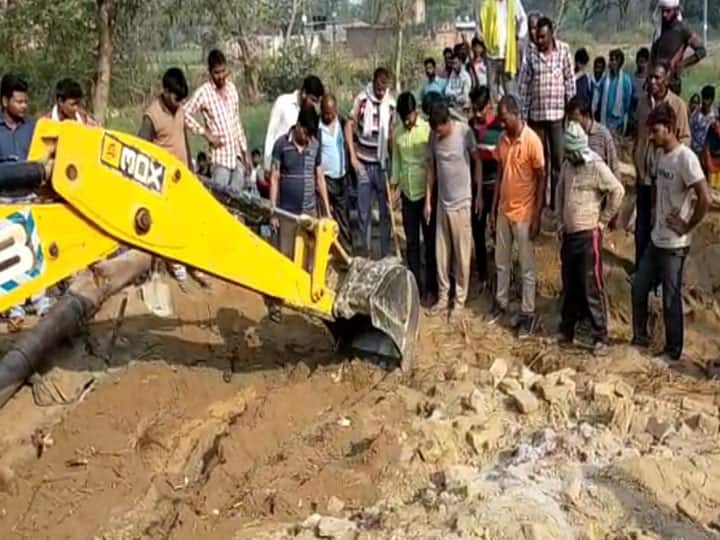 raebareli truck accident two died five people injured ann रायबरेली में हुआ दर्दनाक हादसा, चाय की दुकान पर पलटा बालू से भरा ट्रक, 2 की मौत