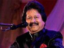 बंदूक की नोक पर Pankaj Udhas से भरी महफिल में गज़ल सुनाने को कहा गया था, पढ़े क्या है पूरा माजरा?