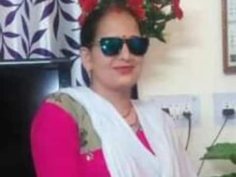 शराब पीने से मना करने पर रेलकर्मी ने पत्नी को मारी गोली, हुई मौत शराब पीने से मना करने पर रेलकर्मी ने पत्नी को मारी गोली, हुई मौत