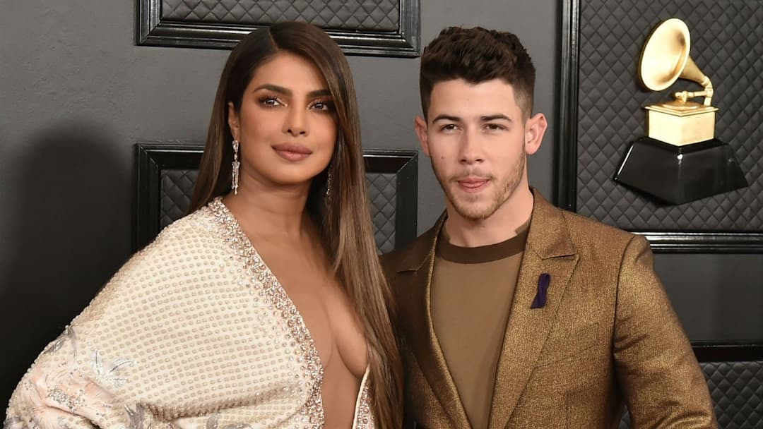 Priyanka Chopra Leaves Husband Nick Jonas Behind In Terms Of Earning | पति Nick Jonas को कमाई के मामले में पछाड़ देती हैं Priyanka Chopra, आलीशान घर और लग्जरी गाड़ियों की हैं