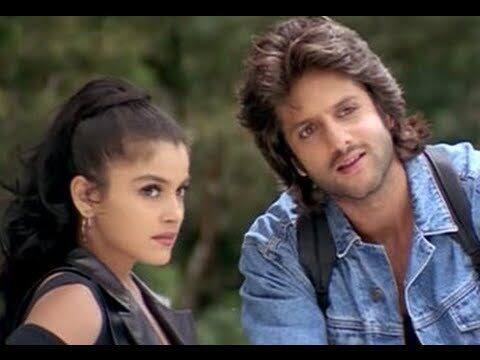 फरदीन खान : एक्टर फरदीन खान ने भी एक बेहद फ्लॉप फिल्म 'प्रेम अगन' से बॉलीवुड में डेब्यू किया था. इस फिल्म में फरदीन के अपोजिट एक्ट्रेस मेघना कोठारी नज़र आई थीं.  फिल्म  'प्रेम अगन' में फरदीन की एक्सप्रेशनलेस एक्टिंग दर्शकों के गले नहीं उतरी थी. आपको बता दें कि इस फिल्म की एक्ट्रेस मेघना का भी करियर इस फिल्म के बाद चौपट हो गया था. 