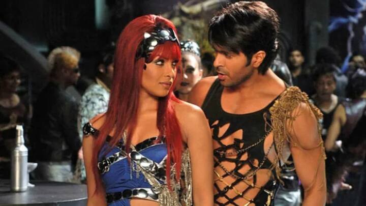 हरमन बावेजा : फिल्म 'लव स्टोरी 2050' से बॉलीवुड में डेब्यू करने वाले हरमन बावेजा की यह फिल्म बॉक्स ऑफिस पर बेहद बुरी तरह पिटी थी. एक तो फिल्म का कांसेप्ट लोगों को समझ नहीं आया,  ऊपर से हरमन की फीकी एक्टिंग ने सारा मज़ा खराब कर दिया था. बता दें कि इस फिल्म में हरमन के अपोजिट इंटरनेशनल सेलिब्रिटी प्रियंका चोपड़ा नज़र आई थीं. 