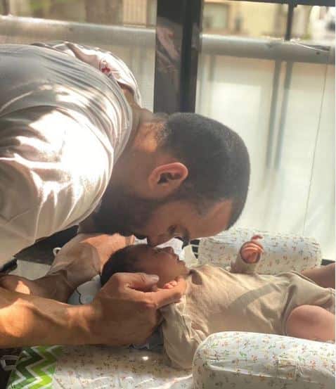 रोहित ने इस तस्वीर को अपने इंस्टाग्राम एकाउंट पर शेयर करते हुए कैप्शन में लिखा था, ‘ आरव एक डैडी ब्वॉय है.’