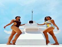 काजोल की बहन Tanishaa Mukerji की हॉट तस्वीरें आईं सामने, मालदीव के बीच पर दोस्तों संग कर रही हैं मस्ती