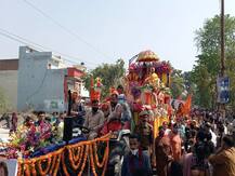 Haridwar Kumbh 2021: तस्वीरों में देखें श्री पंचायती अटल अखाड़े की भव्य पेशवाई