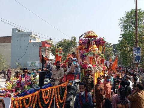 Haridwar Kumbh 2021: तस्वीरों में देखें श्री पंचायती अटल अखाड़े की भव्य पेशवाई Haridwar Kumbh 2021: तस्वीरों में देखें श्री पंचायती अटल अखाड़े की भव्य पेशवाई