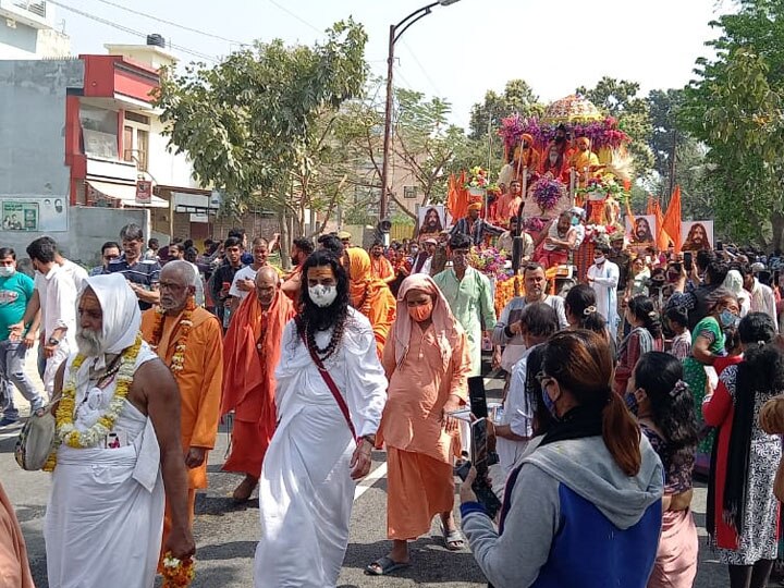 Haridwar Kumbh 2021: तस्वीरों में देखें श्री पंचायती अटल अखाड़े की भव्य पेशवाई