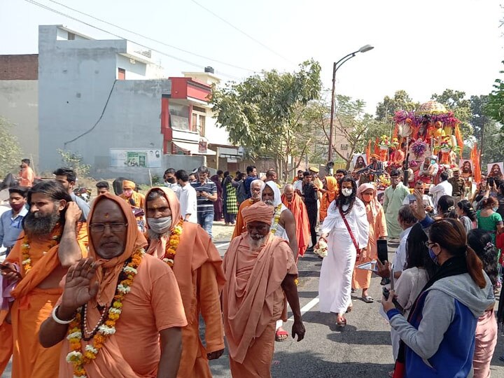 Haridwar Kumbh 2021: तस्वीरों में देखें श्री पंचायती अटल अखाड़े की भव्य पेशवाई