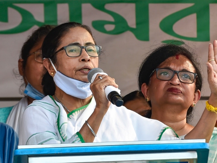 West Bengal Election 2021: Mamata Banerjee on Suvendu Adhikari and Nandigram Seat ANN सीएम ममता ने नंदीग्राम सीट से चुनाव लड़ने का फैसला क्यों किया? खुद शुभेंदु अधिकारी के गढ़ में किया खुलासा