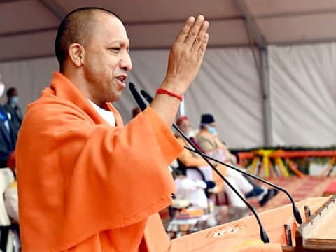 झांसी: सीएम योगी ने 1700 करोड़ की परियोजनाओं का किया लोकार्पण, डिफेंस कॉरीडोर को लेकर कही बड़ी बात झांसी: सीएम योगी ने 1700 करोड़ की परियोजनाओं का किया लोकार्पण, डिफेंस कॉरीडोर को लेकर कही बड़ी बात