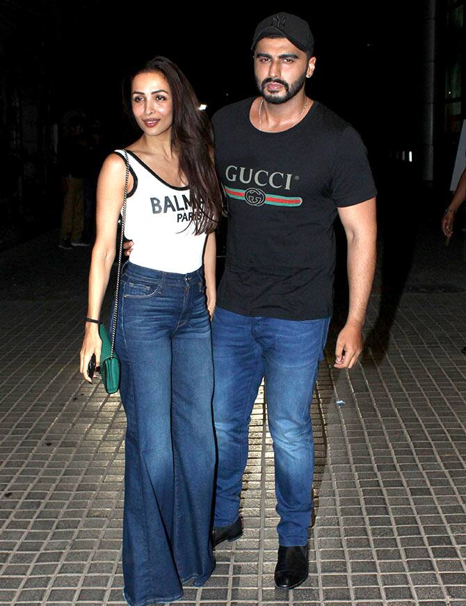 मलाइका अर्जुन से उम्र में 12 साल बड़ी हैं और इस वजह से उन्होंने काफी ट्रोलिंग का सामना भी करना पड़ा लेकिन एक्ट्रेस को इससे ज़रा भी फर्क नहीं पड़ा.