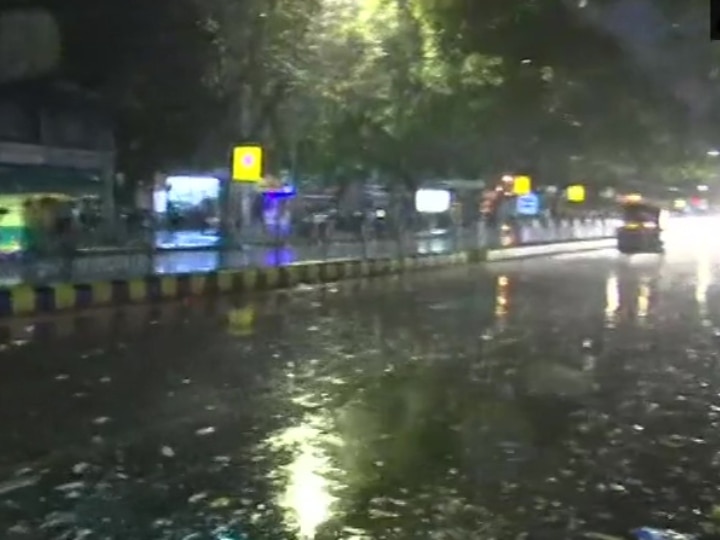Delhi Rain: Parts of the national capital receive light showers दिल्ली-एनसीआर में बदला मौसम का मिजाज, हुई झमाझम बारिश