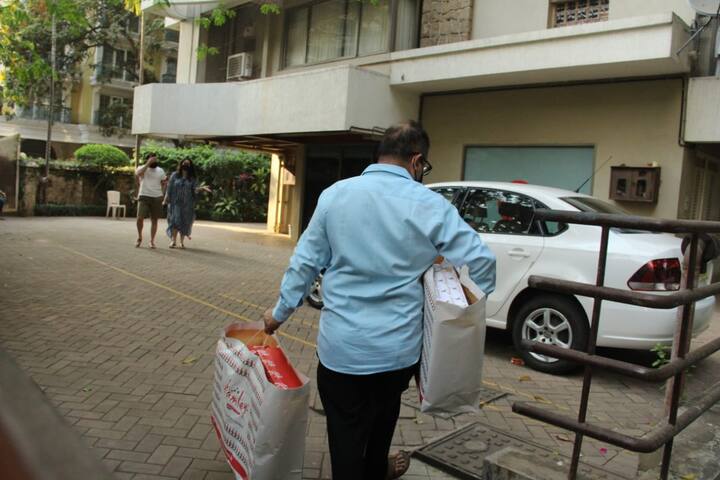 बेबी के जन्म के बाद ये कपल पहली बार साथ नज़र आया है. फैंस इस पल का कब से इंतजार कर थे.