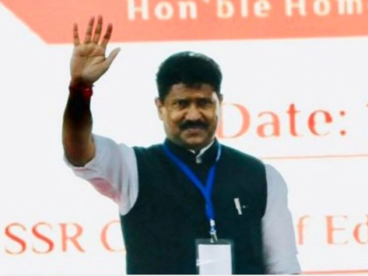 FIR registered by Mumbai police in MP Mohan delkar suicide case मुंबई पुलिस ने सांसद मोहन डेलकर की मौत के मामले में FIR दर्ज की, बेटे ने लगाया ये आरोप