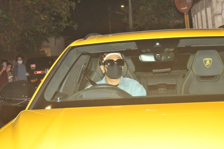 कल ये अभिनेता अपनी फिल्म की डबिंग के लिए स्टुडियो पहुंचे थे.