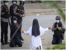 बंदूक पर भारी पड़ी अहिंसा, म्यांमार में घुटने पर बैठी नन के सामने झुके सैनिक