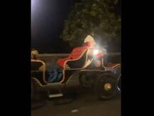 Viral: जब सड़क पर दौड़ी बिना घोड़े के बग्गी, आनंद महिंद्रा को आई फिल्म ‘विक्टोरिया नंबर- 203’ की याद