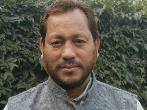 कभी बीजेपी ने काट दिया था टिकट, जानें- सीएम की रेस में कैसे जीते तीरथ सिंह रावत? कभी बीजेपी ने काट दिया था टिकट, जानें- सीएम की रेस में कैसे जीते तीरथ सिंह रावत?