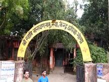 गोंडा में सामने आई स्वास्थ्य विभाग की बड़ी लापरवाही, नसबंदी के बाद महिलाओं को जमीन पर लिटाया