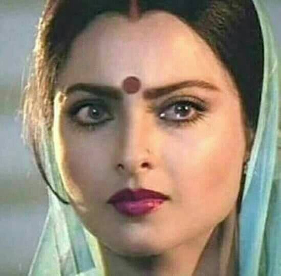 रेखा द्वारा मीडिया में इस प्रकार खुलेआम दी गई चुनौती पर जया ने भी पलटवार करते हुए कहा था, ‘आप गलत के लिए रिएक्शन दे रहे हैं तो सही के लिए भी देना चाहिए. यहां सिर्फ दो बातें ही अहम होती हैं,यदि आप खुश हैं तो खुश हैं और अगर आप दुखी हैं तो सिर्फ दुखी हैं' आपको बता दें कि रेखा, अमिताभ और जया ने आखिरी बार फिल्म 'सिलसिला' में साथ काम किया था जो कि 1981 में रिलीज हुई थी.