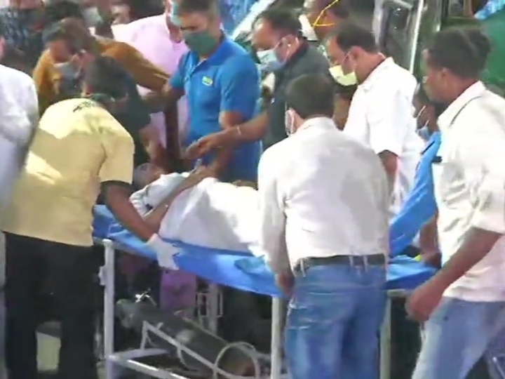 Governor Jagdeep Dhankhar reached hospital to know Chief Minister Mamata Banerjee's condition मुख्यमंत्री ममता बनर्जी का हाल जानने अस्पताल पहुंचे गवर्नर जगदीप धनखड़, टीएमसी समर्थकों ने लगाए 