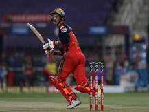 IPL 2021: RCB की मुश्किलें बढ़ीं, स्टार खिलाड़ी पूरे सीजन से बाहर, रिप्लेसमेंट का एलान हुआ
