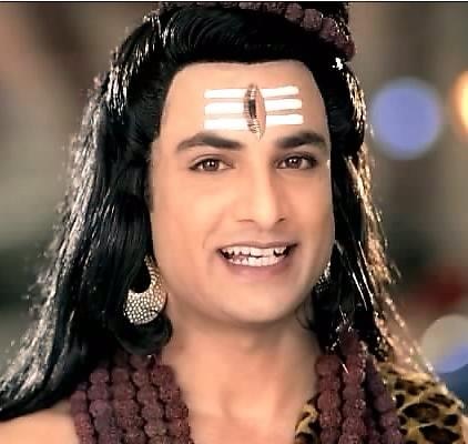 सीरियल 'नीली छतरी वाले' में हिमांशु ने भगवान शिव की भूमिका निभाई थी. हिमांशु को इस रोल के लिए काफी सराहा गया था. और लोगों ने उन्हें खूब प्यार दिया था. इस रोल ने हिमांशु के करियर में एक अहम योगदान निभाया है. 