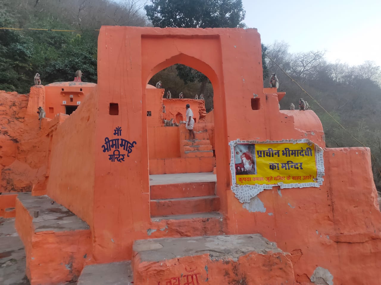 अजमेर: पुष्कर में मौजूद है नीलकंठ महादेव का आकाशीय मार्ग से प्रकट हुआ मंदिर, ऐसा कुंड जहां का पानी कभी नहीं होता खत्म